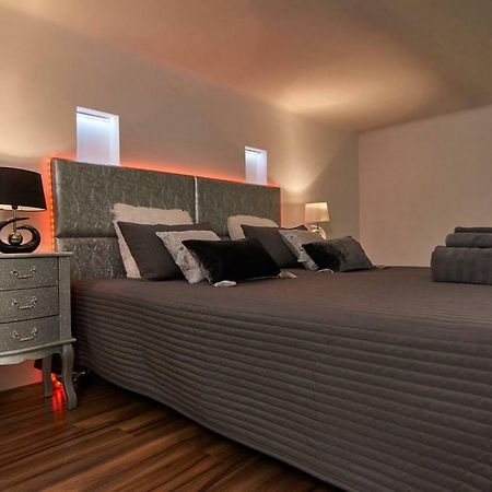 Feel Different Apartment Budapest Esterno foto