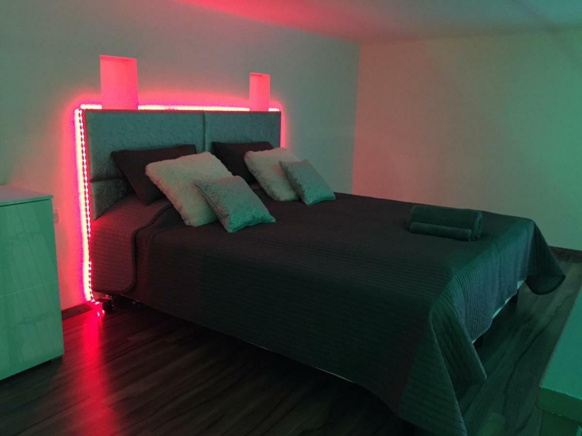 Feel Different Apartment Budapest Esterno foto